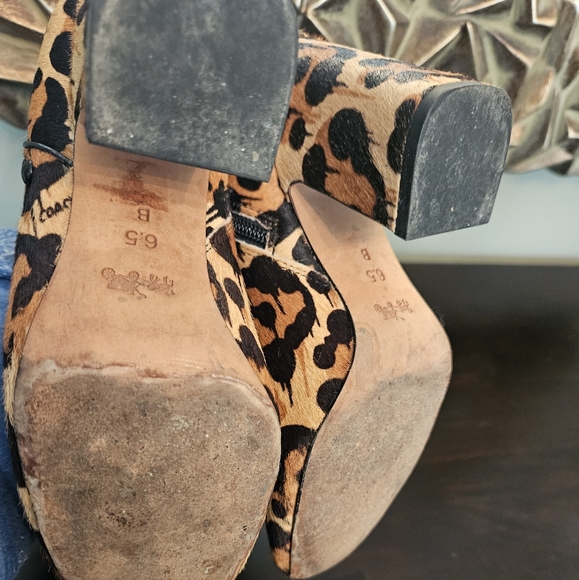 Coach All leather leopard print chunky heel bootie.size 6.5 - Picture 3 of 9